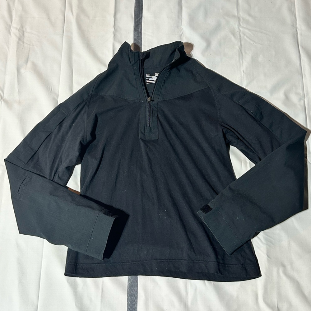 Ua tactical shirt with hook and loop shoulder